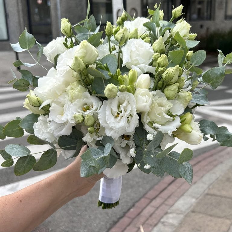 Bukiet ślubny z eustomy,frezji i eukaliptusa - FLORYSTYKA WESELNA | Kwiaciarnia Milosc Warszawa