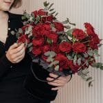 Kwiaty w pudełku "Rose & eukaliptus" - KWIATY W PUDEŁKU | Kwiaciarnia Milosc Warszawa - zdjecie 2