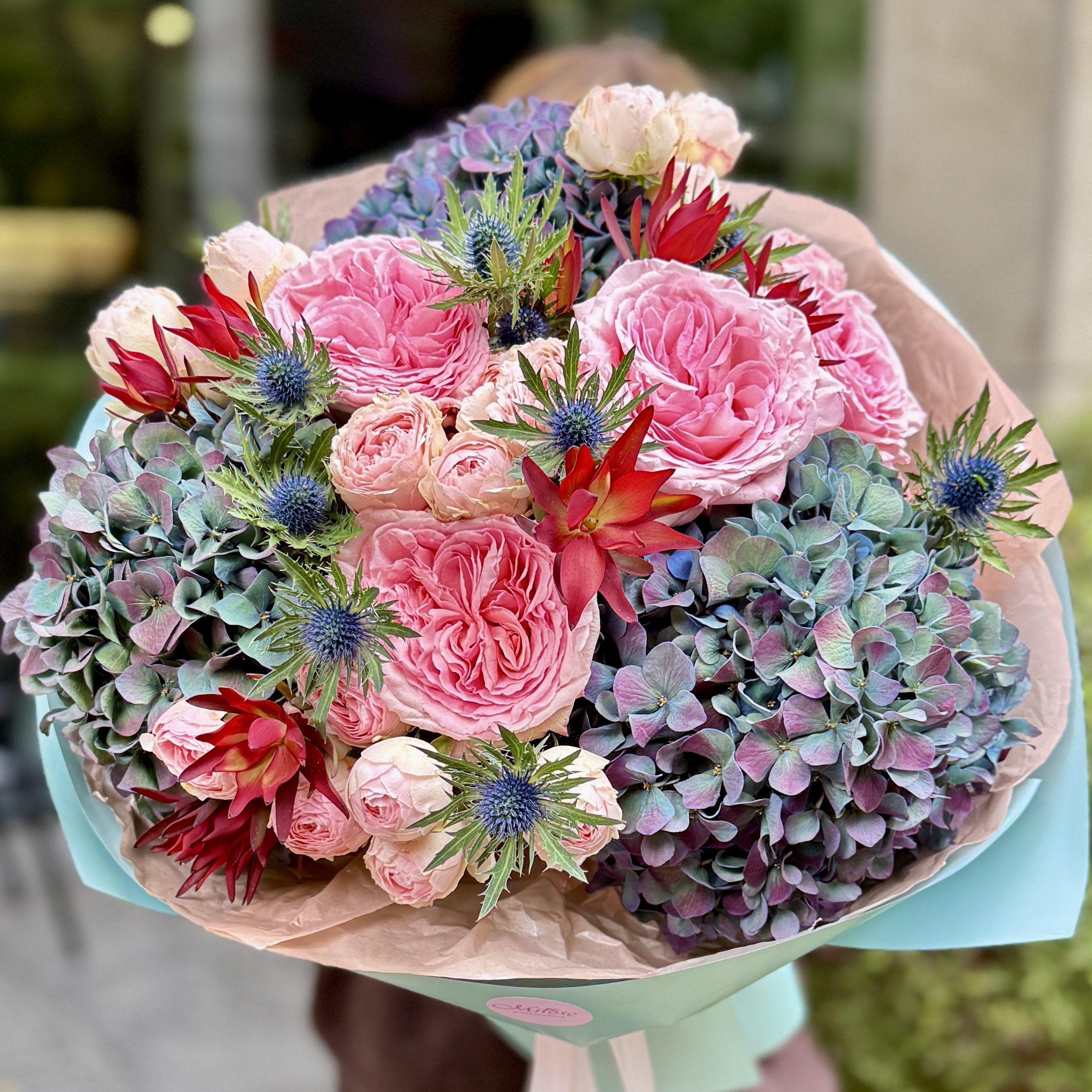 Bukiet z Hortensją i Różami Piwoniowymi