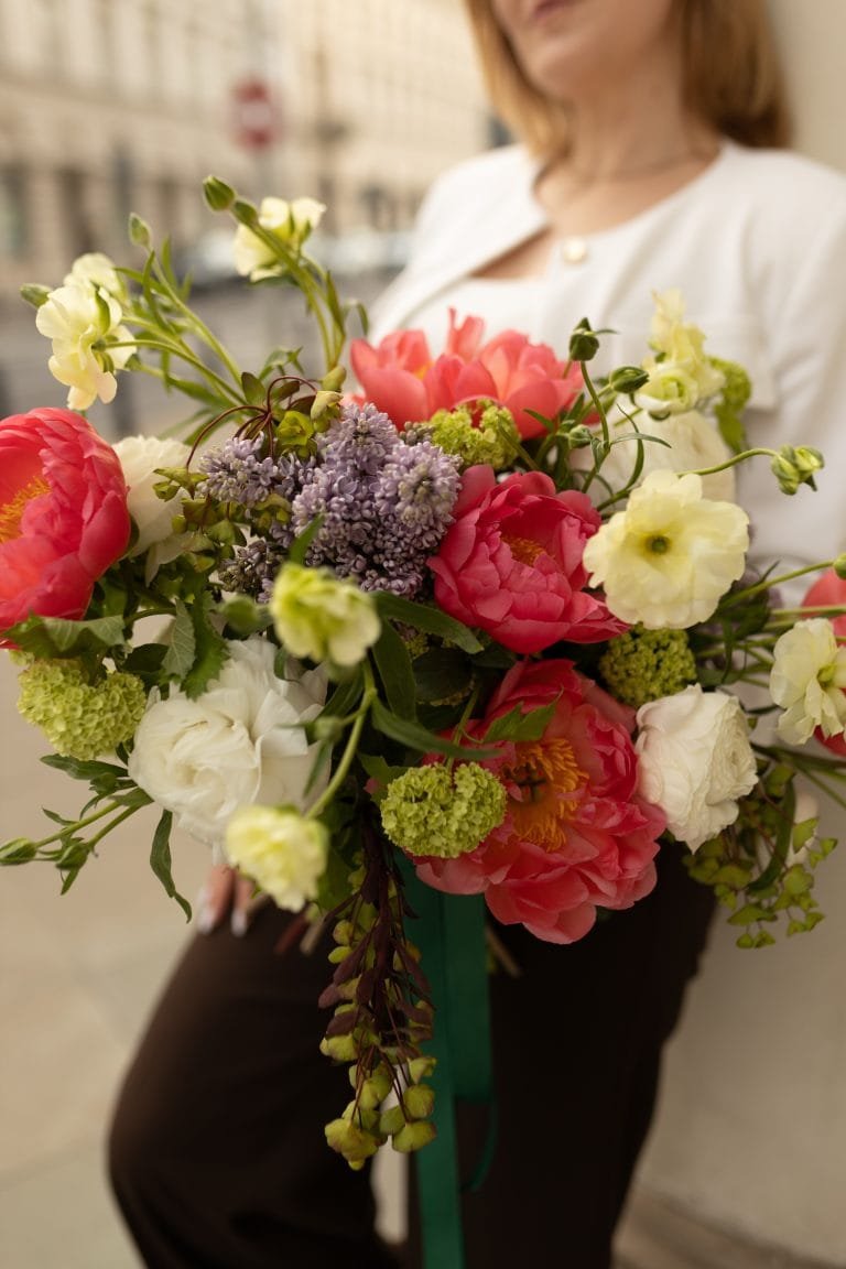 Świeży bukiet kwiatów ciętych — sposoby na przedłużenie trwałości kompozycji