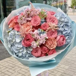 Bukiet z hortensjami i różami - BUKIETY AUTORSKIE | Kwiaciarnia Milosc Warszawa - zdjecie 3