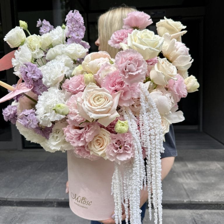 Blooming Grace - KWIATY W PUDEŁKU | Kwiaciarnia Milosc Warszawa