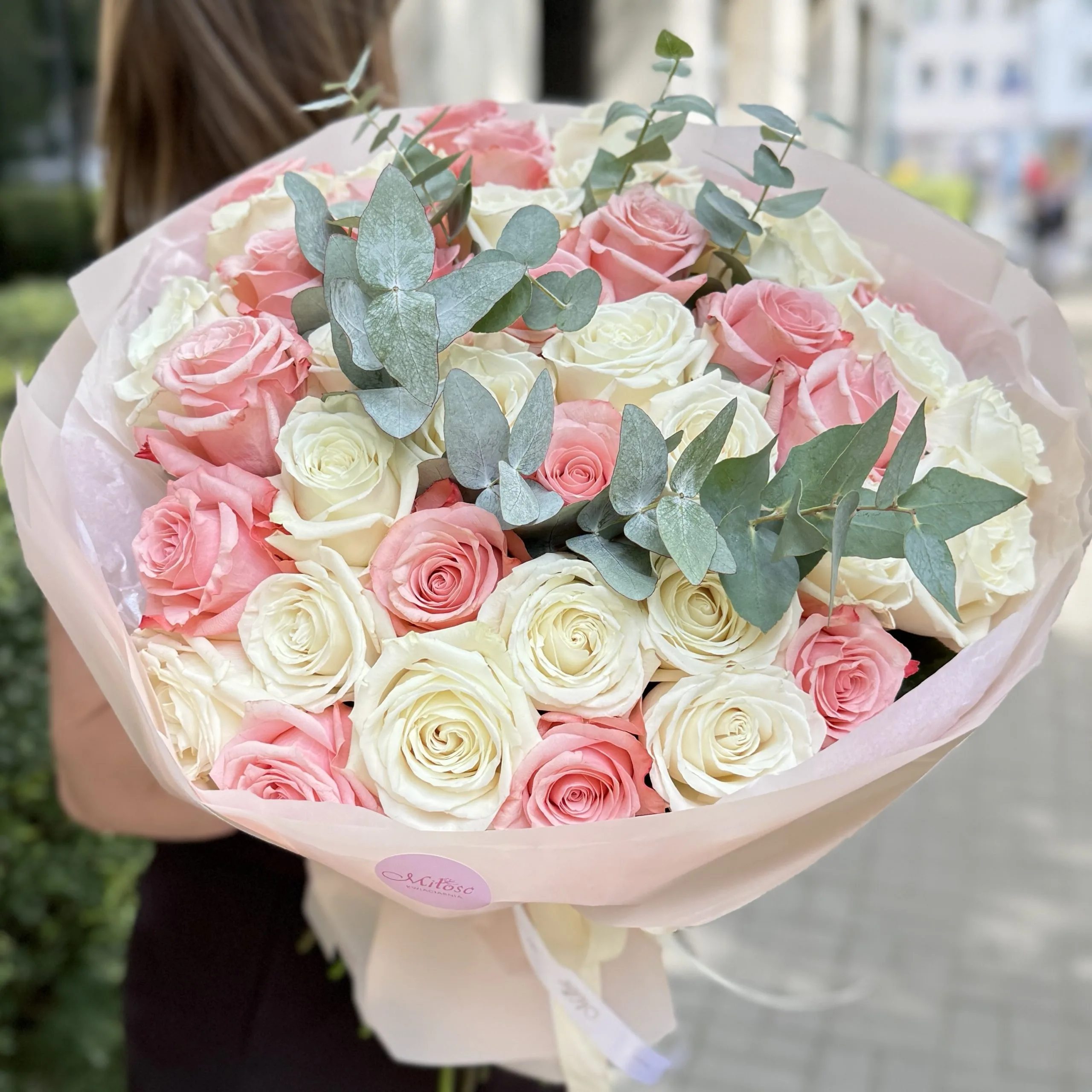 Bukiet białych i różowych róż - MONOBUKIETY | Kwiaciarnia Milosc Warszawa - zdjecie 3