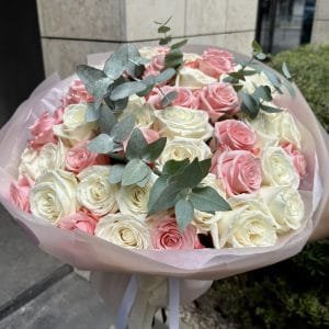 Bukiet białych i różowych róż - MONOBUKIETY | Kwiaciarnia Milosc Warszawa