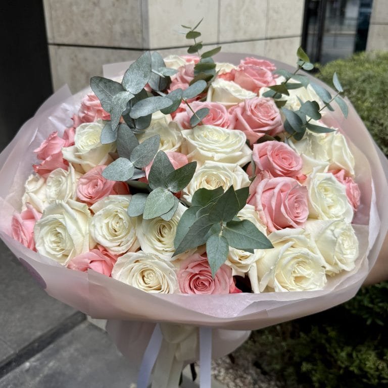 Bukiet białych i różowych róż - MONOBUKIETY | Kwiaciarnia Milosc Warszawa