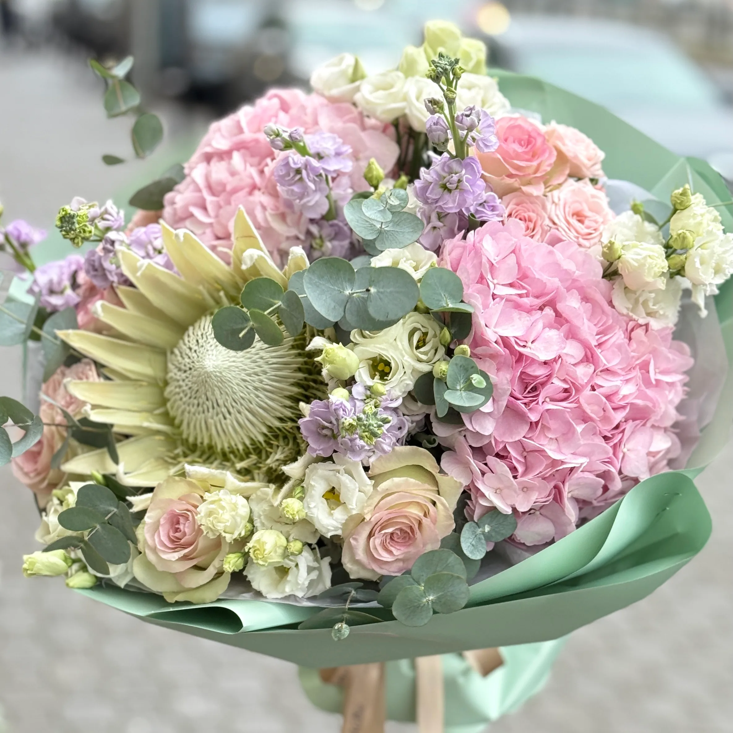 Bukiet pastelowy z proteą - BUKIETY AUTORSKIE | Kwiaciarnia Milosc Warszawa
