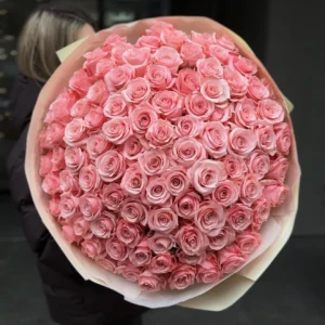 Bukiet mono z różowych róż