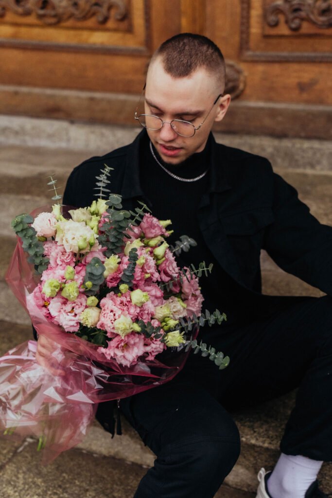 Jak wybrać idealny bukiet na pierwszą randkę? Kwiaciarnia Miłość