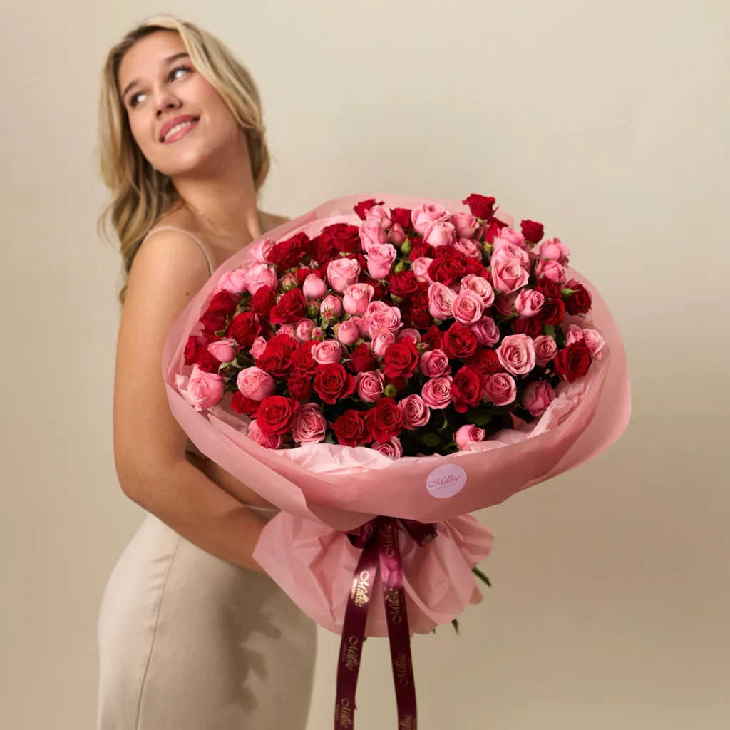 Jak dbać o róże w domu – praktyczny poradnik florysty Kwiaciarnia Miłość