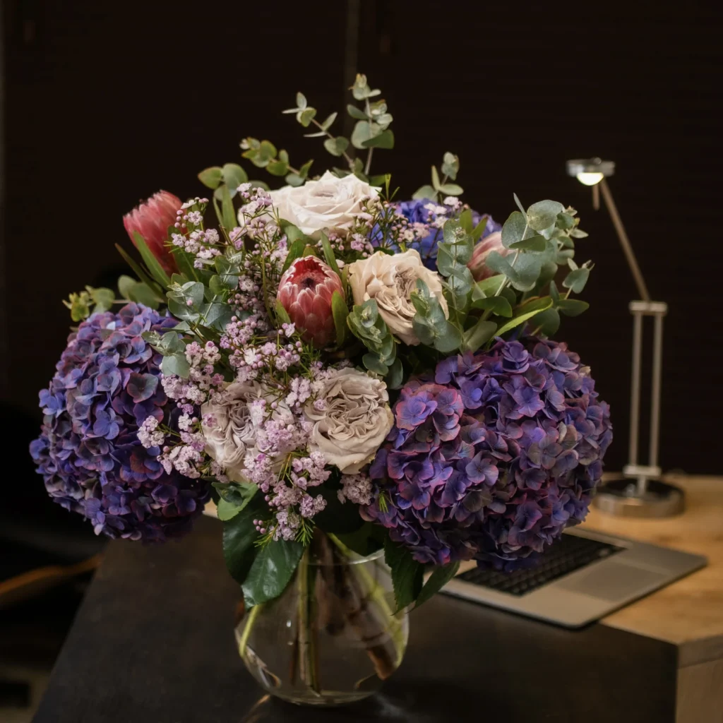 Jak dbać o autorski bukiet z kwiatów mieszanych – praktyczny poradnik florysty Kwiaciarnia Miłość