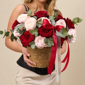 Blush & Rouge – kosz kwiatowy - Kwiaciarnia Miłość Warszawa