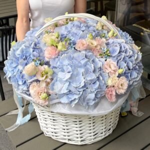 Kosz kwiatowy Bleu au Jardin
