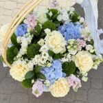 Kosz kwiatowy Bleu au Jardin — Kwiaciarnia Miłość Warszawa