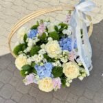 Kosz kwiatowy Bleu au Jardin — Kwiaciarnia Miłość Warszawa