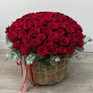 Jardin d'Amour – kosz czerwonych róż