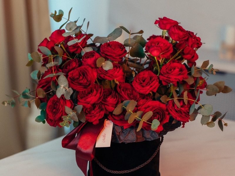 Kwiaty w pudełku "Rose & eukaliptus" - KWIATY W PUDEŁKU | Kwiaciarnia Milosc Warszawa - zdjecie 3